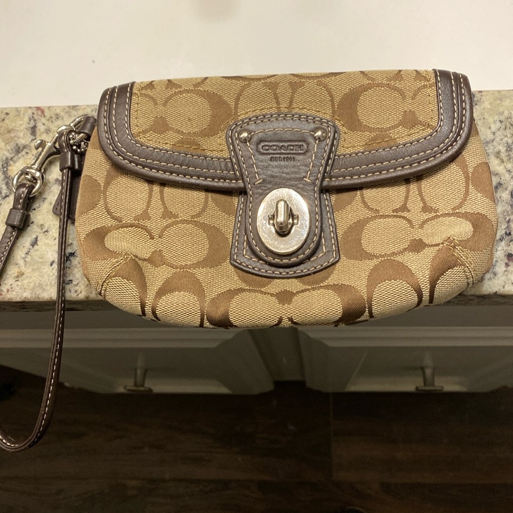 Coach wristlet very good condition never used